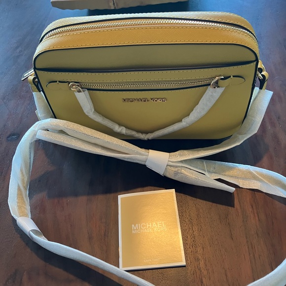 Michael Michael KORS Vibrant Yellow Crossbody Bag NWT - Picture 5 of 5